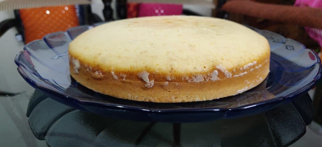 Eggless vanilla cake